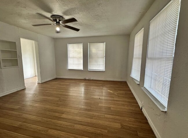 Building Photo - Cozy 3 bedroom house