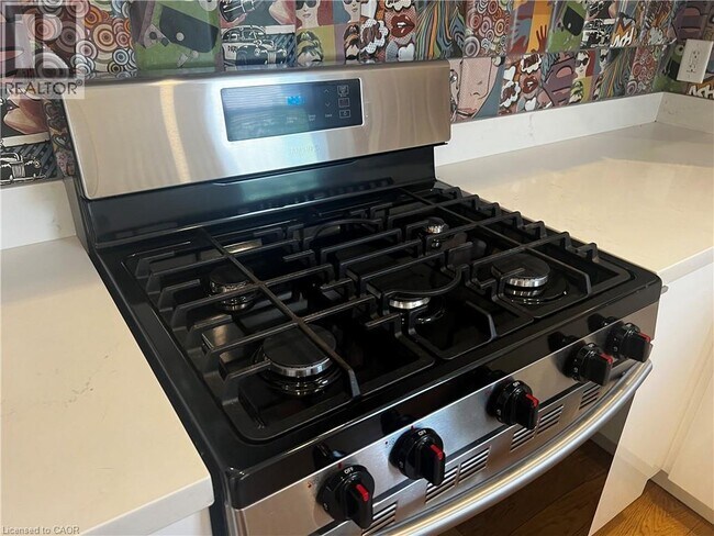 Photo du bâtiment - 158 Wellington St S