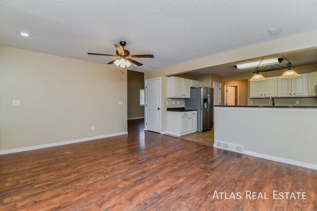 Foto del edificio - 2115 Hibbard Ln