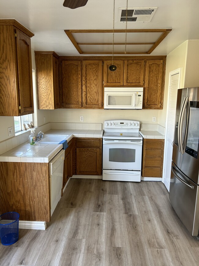 Building Photo - 5416 Summer Villa Dr