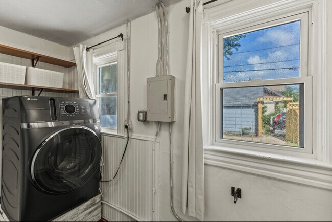 Foto del edificio - 95 Front Ave