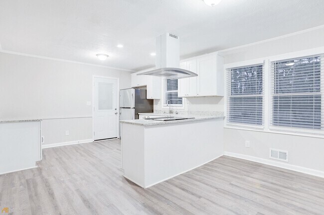 Foto del edificio - 2205 Rochelle Way SW