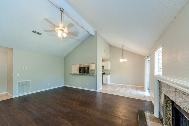 Foto del edificio - 12214 Flaxen Dr