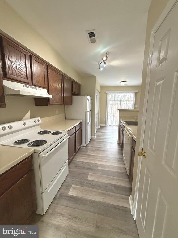 Foto del edificio - 409 Wind Ridge Dr