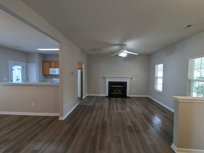 Foto del edificio - CORNELIUS 3 BEDROOM 2.5 BATH W/FENCED YARD
