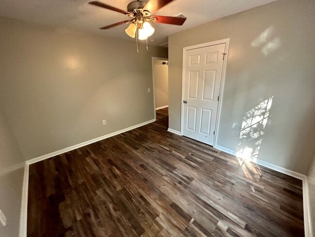 Building Photo - 305 N College St