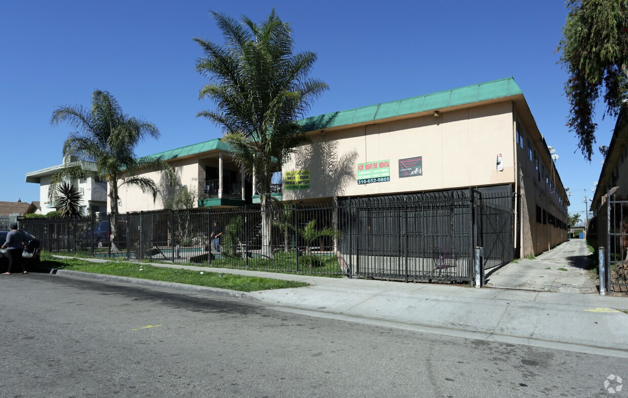 Foto del edificio - 1437-1443 W 105th St