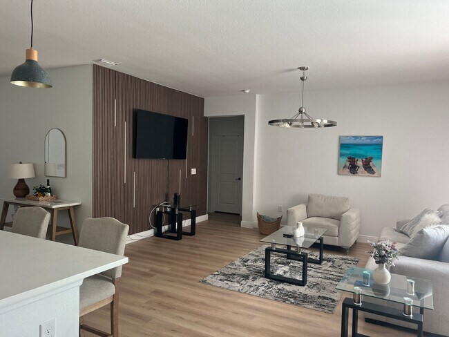Foto del edificio - 16443 Strauss Ave