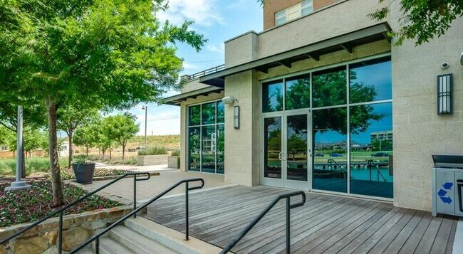 Foto del edificio - 3600 Windhaven Pkwy