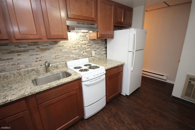 Foto del edificio - 2 br, 1 bath  - Walnut Commons Garden Level
