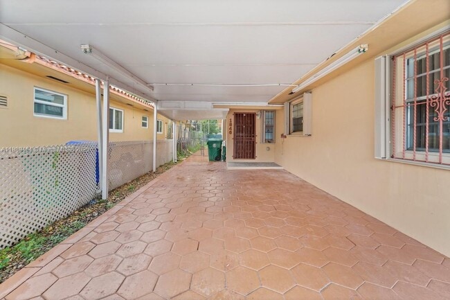 Foto del edificio - 1846 NW 5th St
