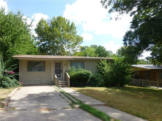 Building Photo - 2107 Maldon Pl