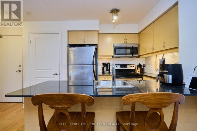 Building Photo - 27 Rean Dr