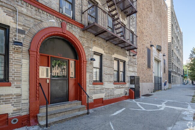 Building Photo - 560 W 170th St