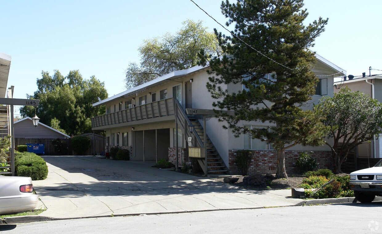 Primary Photo - 1147 Davis St