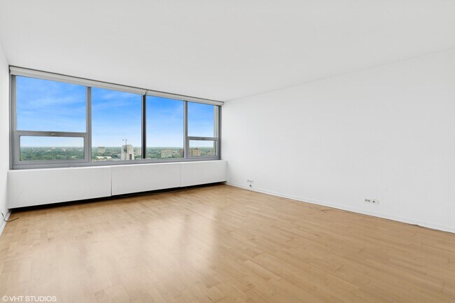 Foto del edificio - 1700 E 56th St
