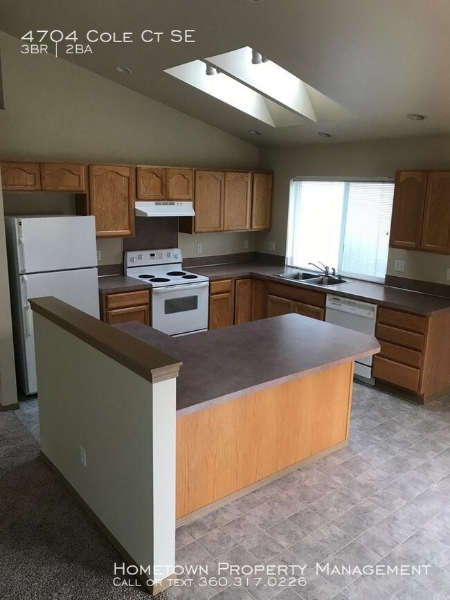 Building Photo - Spacious 3 Bedroom Rambler!