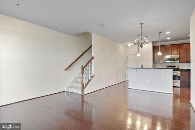 Building Photo - 43845 Centergate Dr
