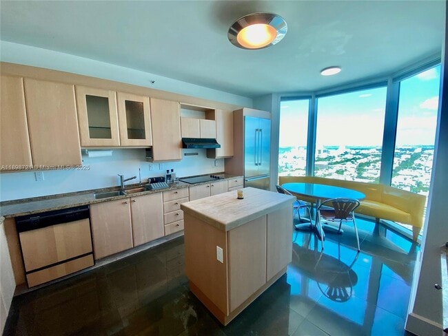 Foto del edificio - 300 South Pointe Dr
