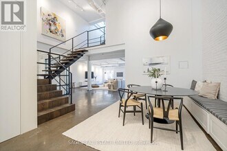 Building Photo - 326 Carlaw Ave