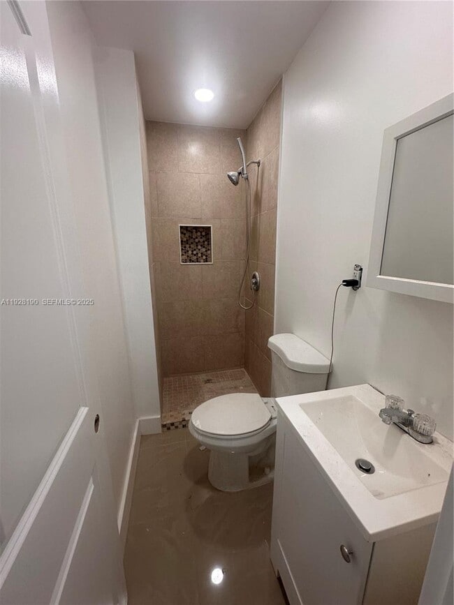 Foto del edificio - 20625 Jacaranda Rd