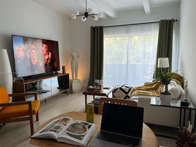 Foto del edificio - 7801 NE 4th Ct