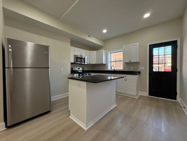 Building Photo - Three Bedroom Home in Baltimore