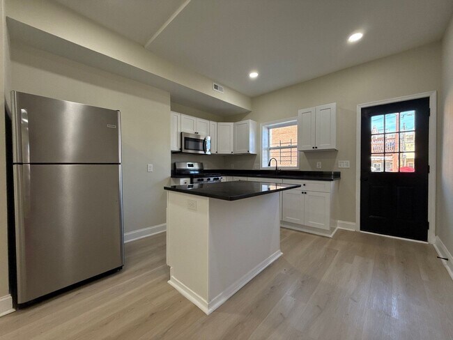 Foto del edificio - Three Bedroom Home in Baltimore