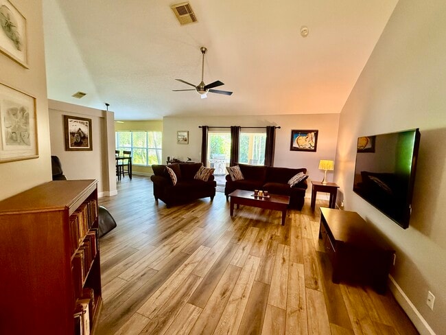 Foto del edificio - 524 SW Crawfish Dr