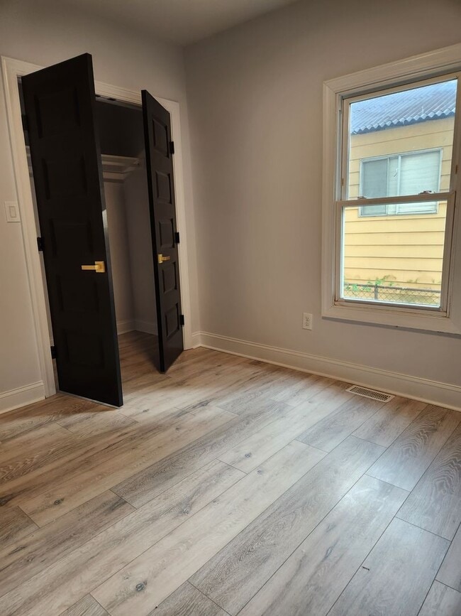 Building Photo - Hampton Duplex for Rent!