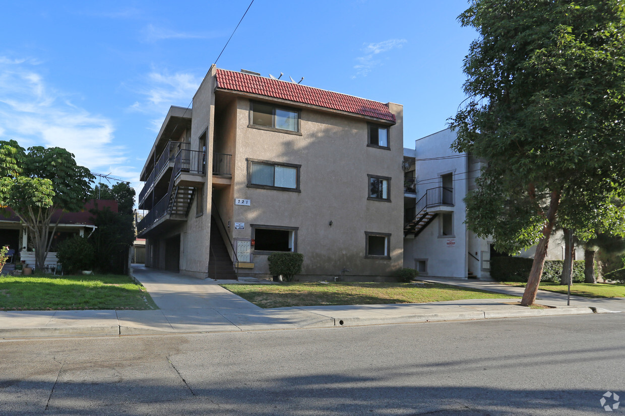 Building Photo - 721 E Windsor Rd