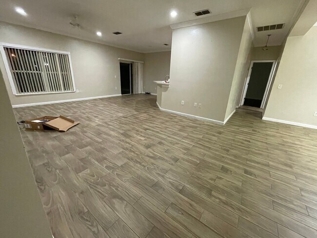 Foto del edificio - 1642 Stanley Ave