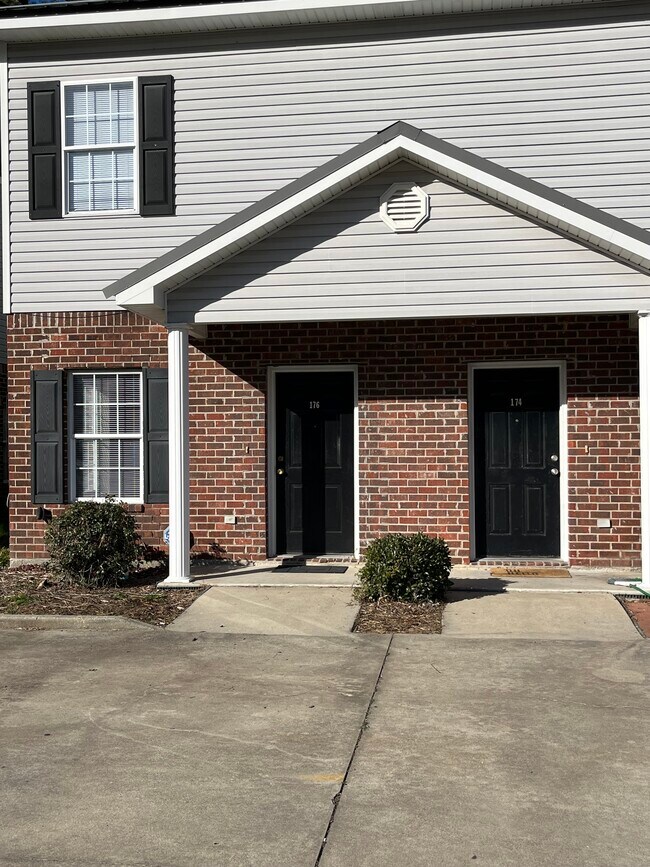 Foto del edificio - 14549 Honeysuckle St