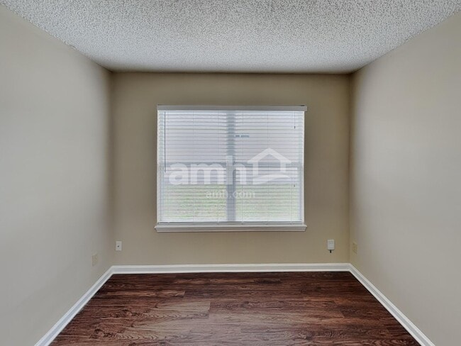 Building Photo - 11062 Gullwing Ct