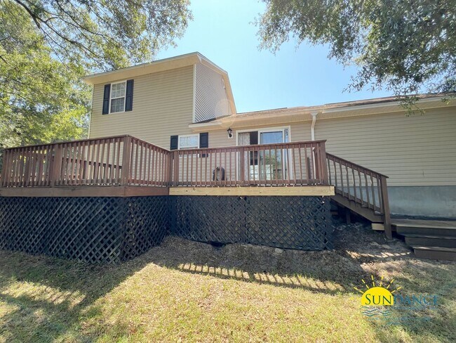Foto del edificio - Charming 3-Bedroom Home with Solar Panels ...