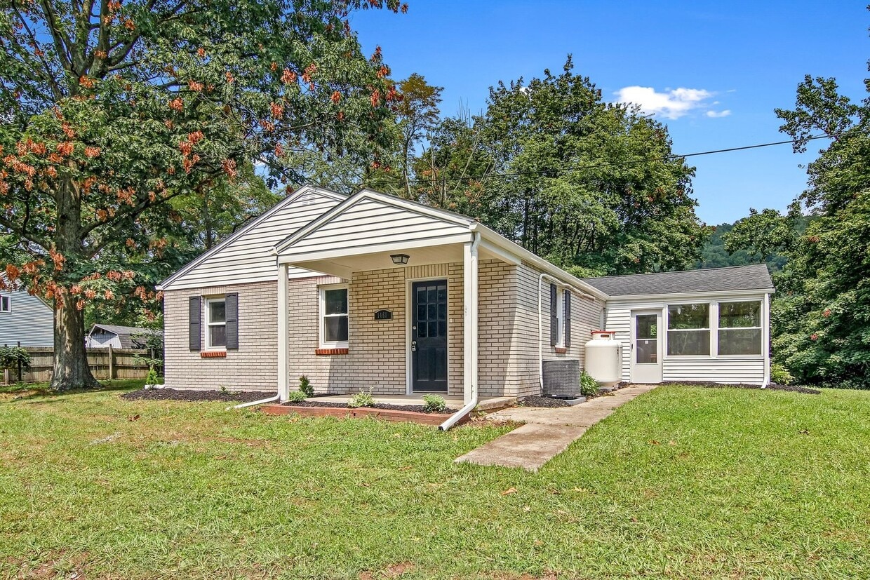 Primary Photo - Spacious 3 Bedroom, 1 Bath Home in Central Dauphin Schools!