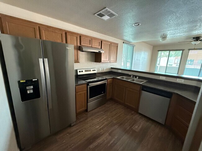 Foto del edificio - Luxury End Unit in El Dorado Condo for Rent