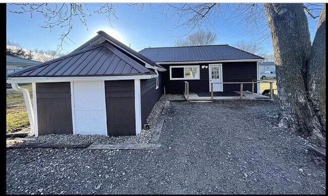 Building Photo - 820 North Owensby Street