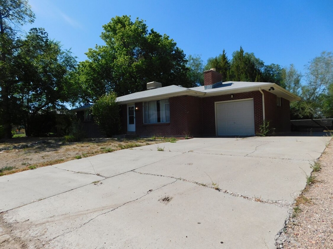 Primary Photo - Spacious in the Redlands