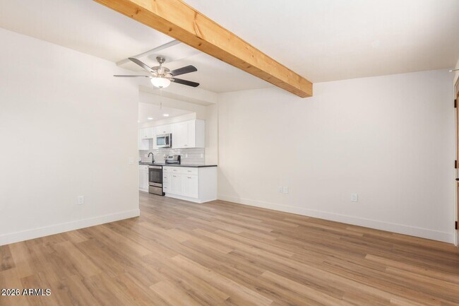 Foto del edificio - 6049 W Laurie Ln