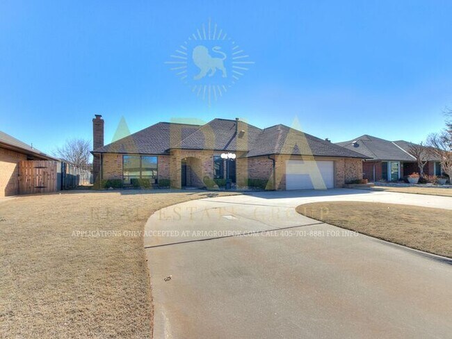 Building Photo - Lavish 3 Bed 2 Bath Home with Large Shop i...