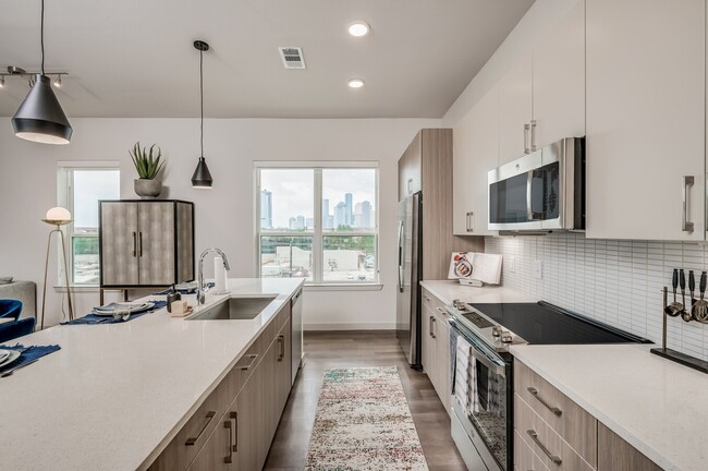 Foto del edificio - Receive a $500 GC! Lease Today!