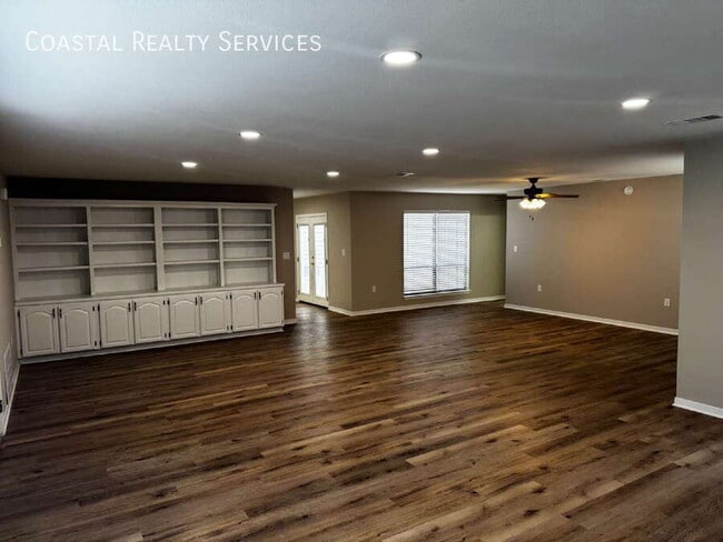 Foto del edificio - 926 Holbrook Cir