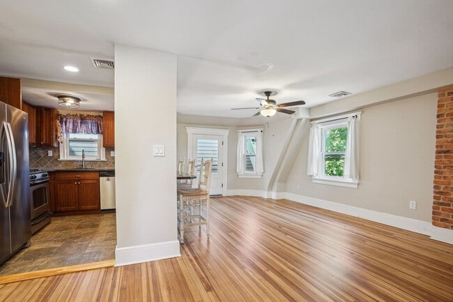 Building Photo - 184 Bellevue Ave