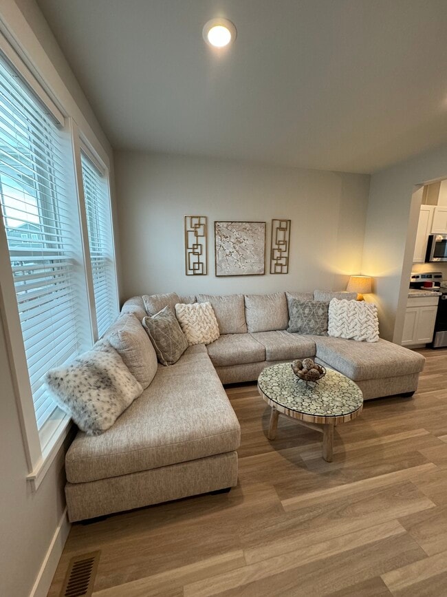 Living Room - 6103 Northstead Ave