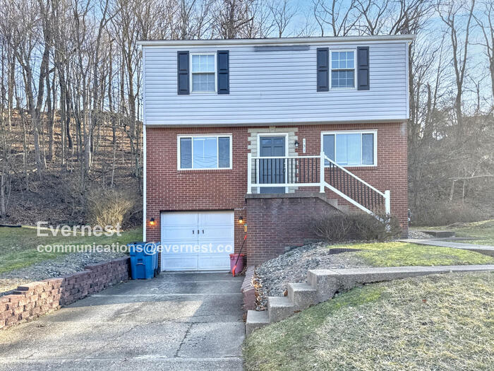 Foto principal - Lovely 3 bedroom Home with Garage / Pet Fr...