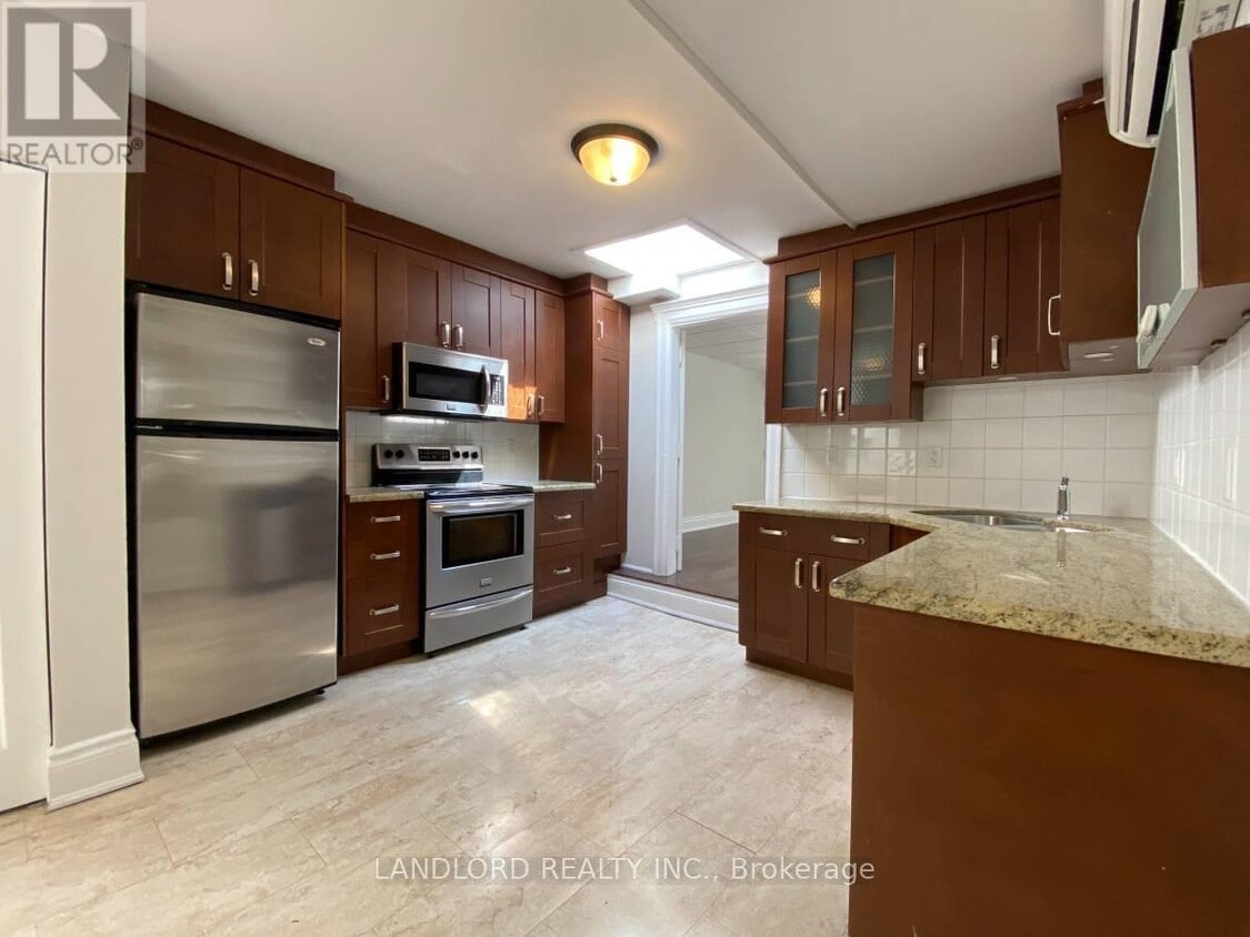 Primary Photo - 343 St Clair Ave W