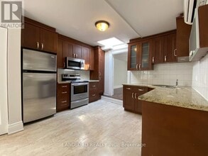 Building Photo - 343 St Clair Ave W