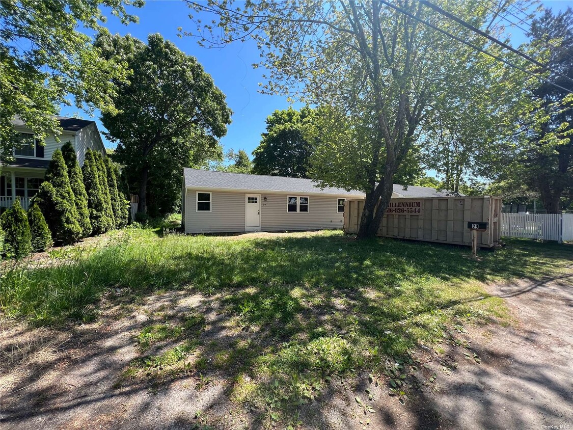 29 Lewis St, Riverhead, NY 11901 House Rental in Riverhead, NY