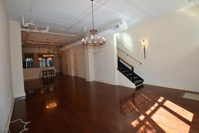 Building Photo - 1661 Riverside Avenue Unit 107